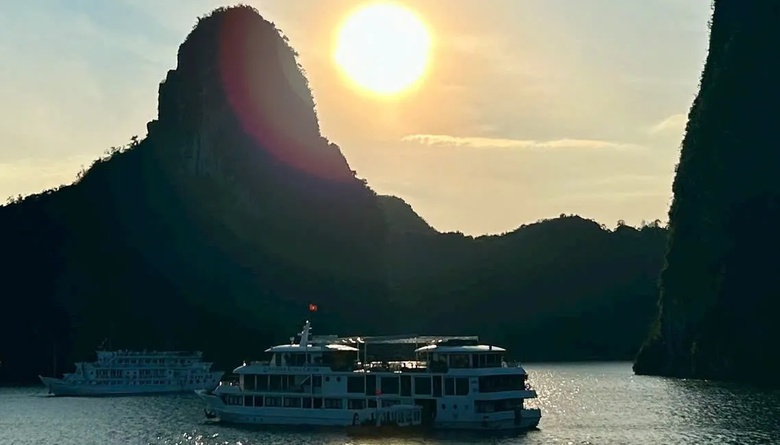 tau ha long