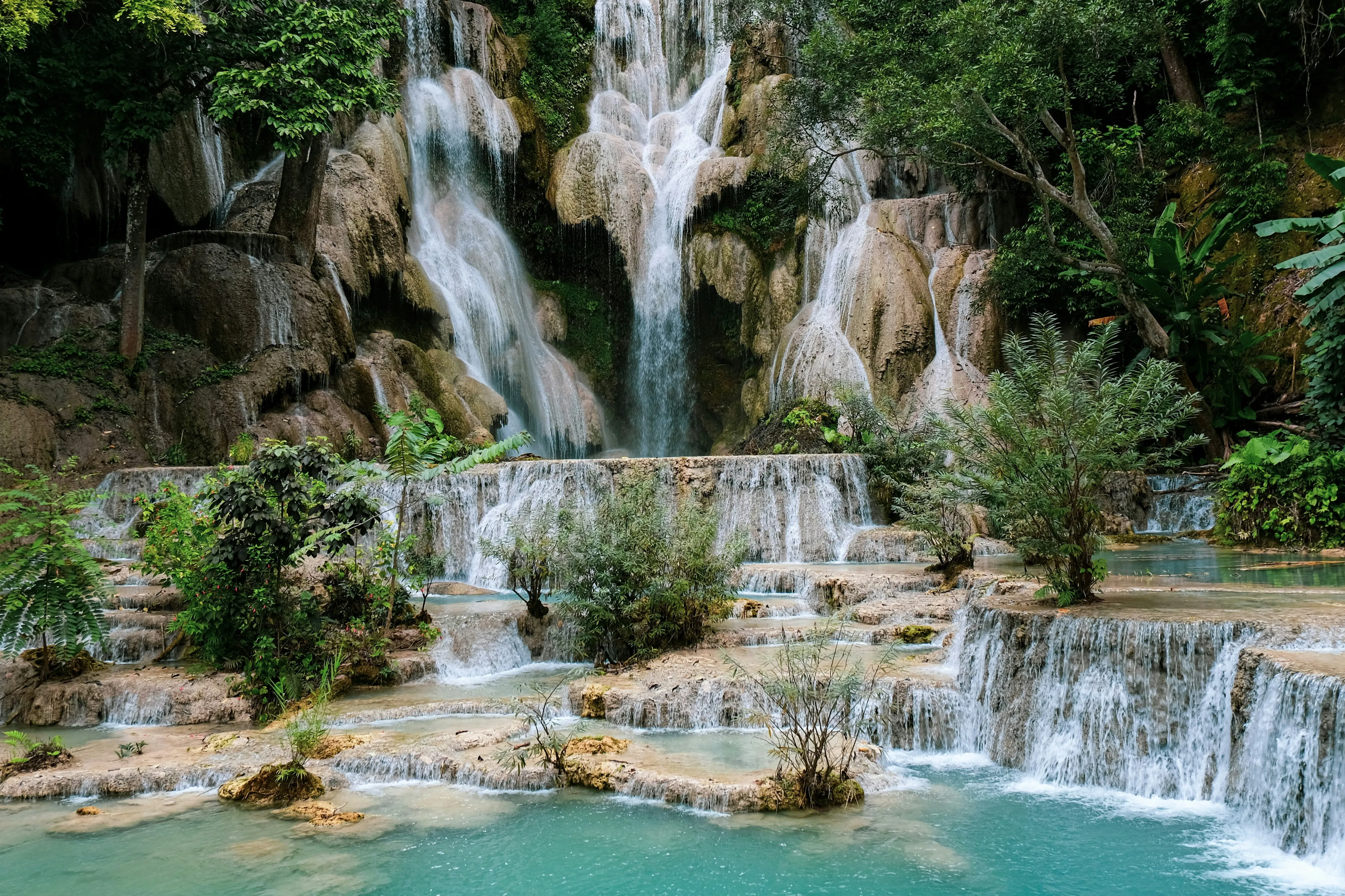 Kuang Si: la cascada que nos recuerda por qué viajamos